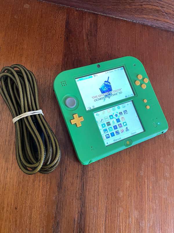 Nintendo 2DS - Legend of Zelda Ocarina of Time 3D - CFW and 64GB SD Card