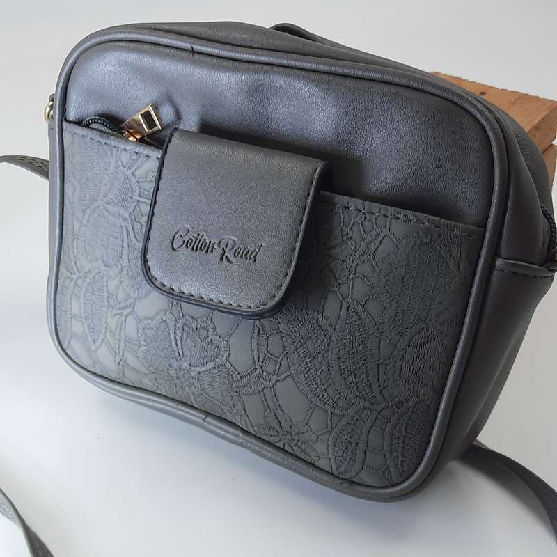 COTTON ROAD SLING BAG IN DARK GREY