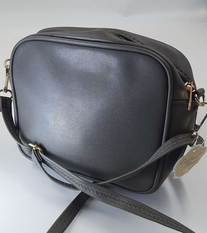 COTTON ROAD SLING BAG IN DARK GREY