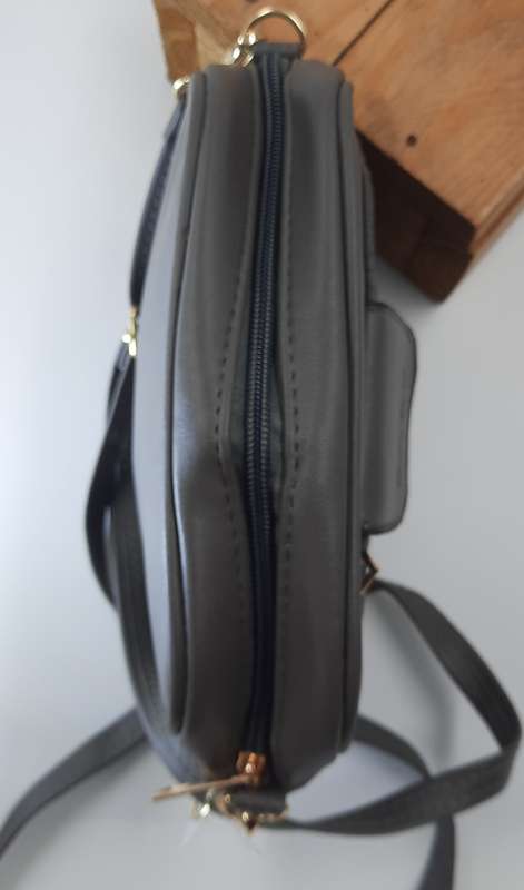 COTTON ROAD SLING BAG IN DARK GREY