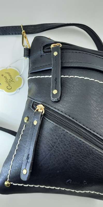 COTTON ROAD SLING BAG IN BLACK