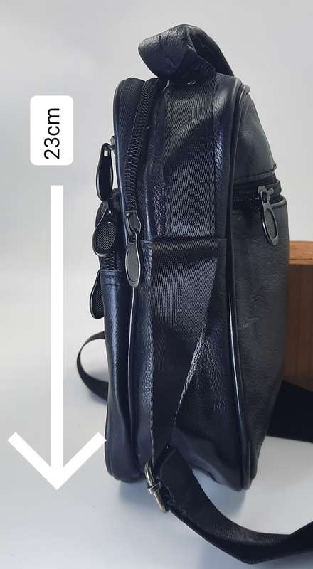 Genuine Cowhide Leather Men's/Ladies Unisex Crossbody Shoulder Bag with Adjustable Strap.