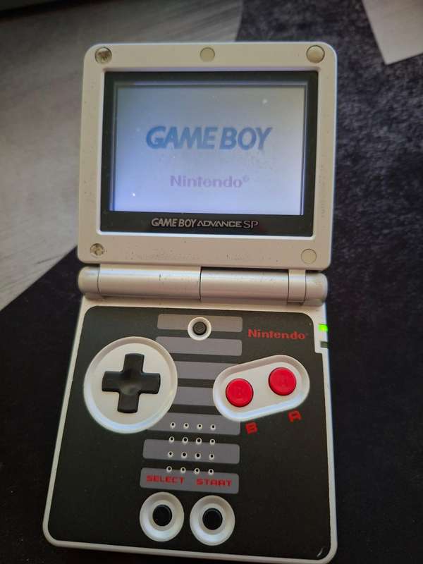 Gameboy Advance SP special edition + Accessories+ Pokemon Saphire Second Hand
