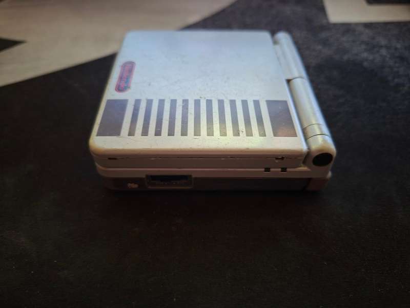 Gameboy Advance SP special edition + Accessories+ Pokemon Saphire Second Hand