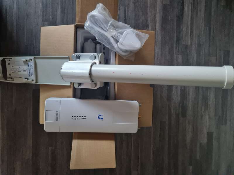 1x Ubiquiti LTU Rocket PtMP Radio AP, 4x Ubiquiti LTU-LR CPE, 3x Ubiquiti LTU Pro CPE