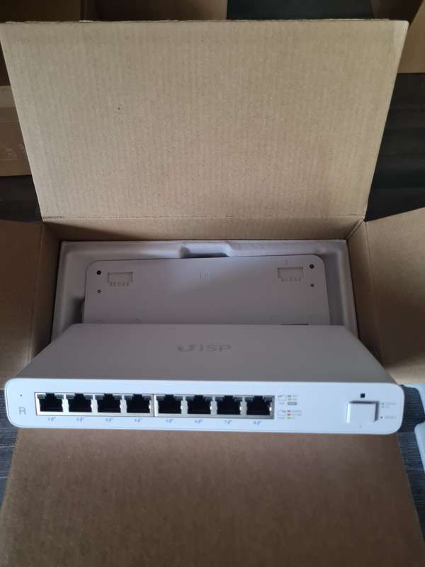 1x Ubiquiti LTU Rocket PtMP Radio AP, 4x Ubiquiti LTU-LR CPE, 3x Ubiquiti LTU Pro CPE