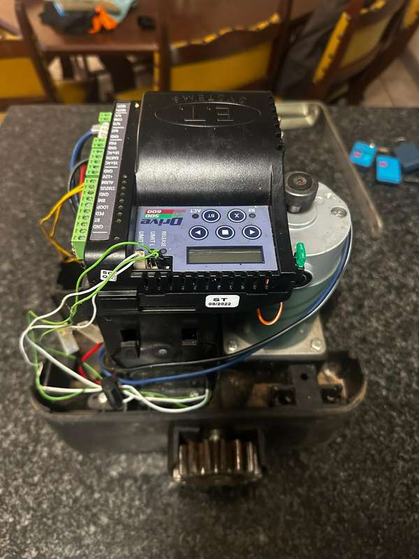 Nice Drive 500 Gate Motor - 4 Remotes