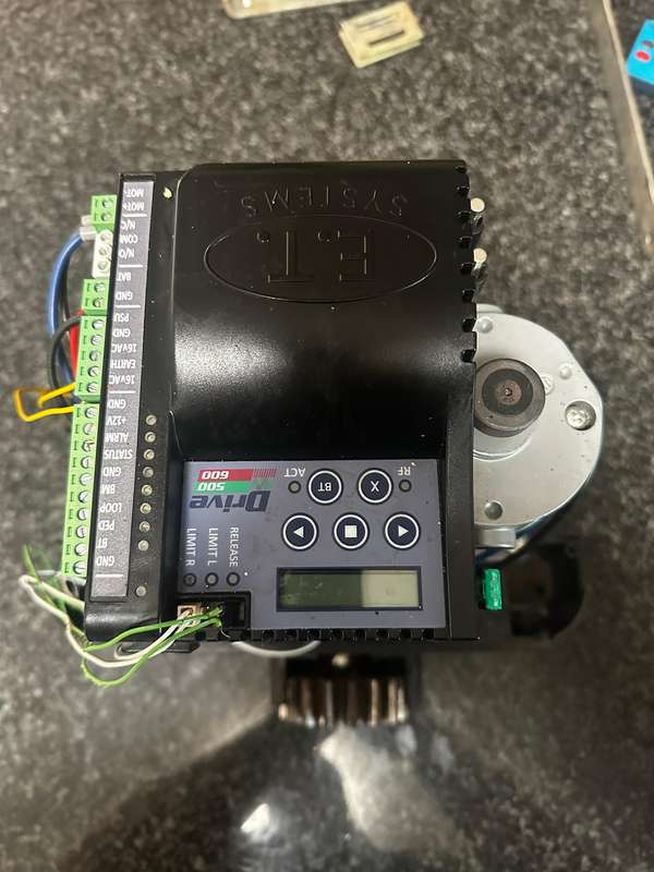 Nice Drive 500 Gate Motor - 4 Remotes
