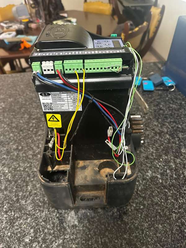 Nice Drive 500 Gate Motor - 4 Remotes