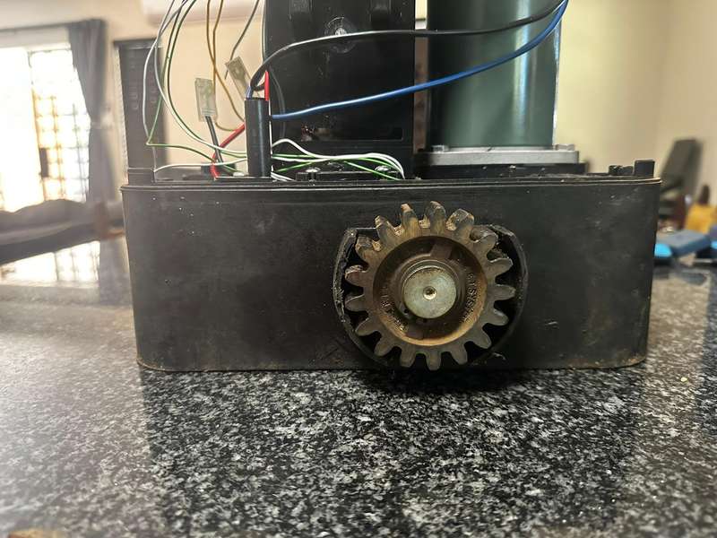 Nice Drive 500 Gate Motor - 4 Remotes
