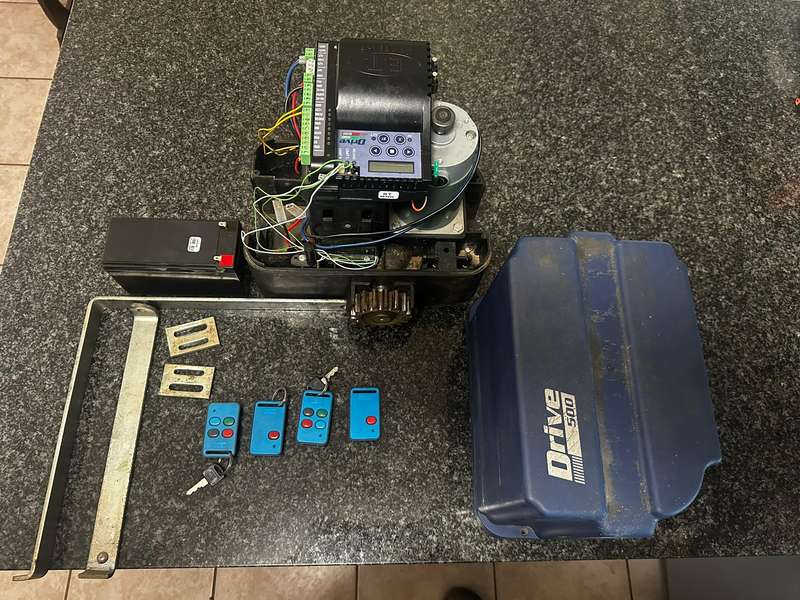 Nice Drive 500 Gate Motor - 4 Remotes