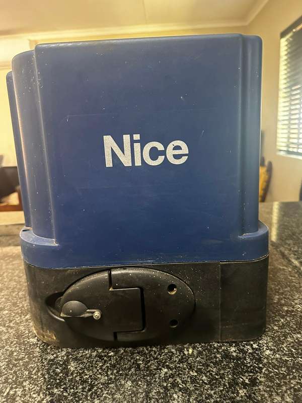 Nice Drive 500 Gate Motor - 4 Remotes