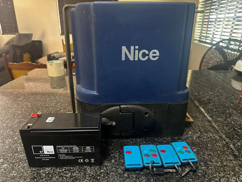Nice Drive 500 Gate Motor - 4 Remotes