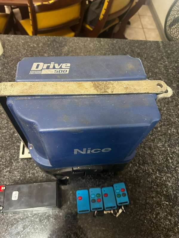 Nice Drive 500 Gate Motor - 4 Remotes
