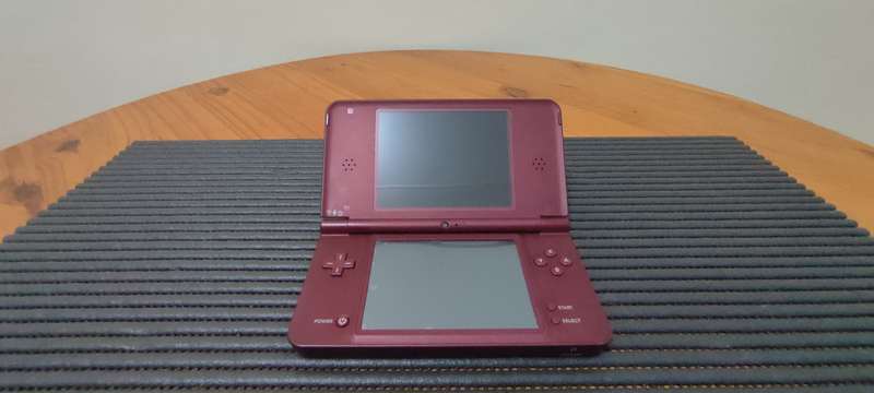 Nintendo DSi XL (SoftModded)