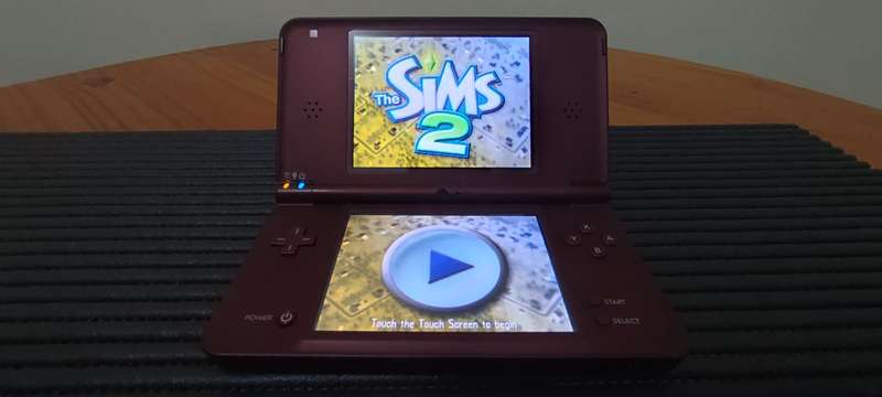 Nintendo DSi XL (SoftModded)