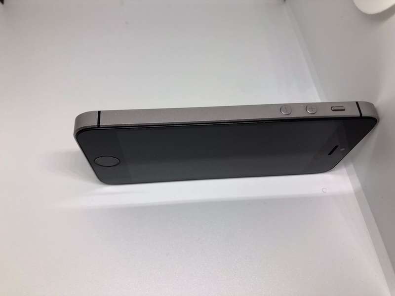 Apple iPhone SE 1st Gen 16GB Silver