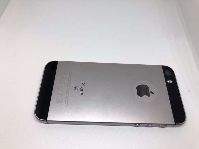 Apple iPhone SE 1st Gen 16GB Silver