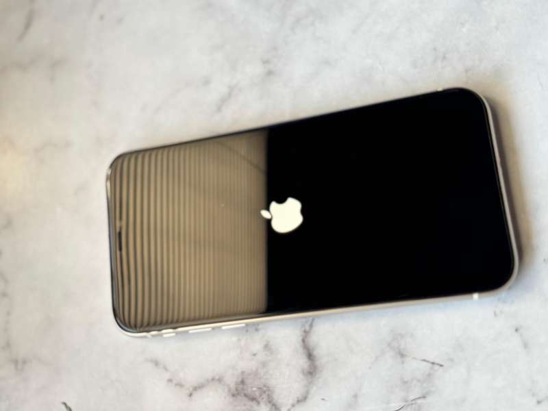 Apple iPhone 11 64GB White Pre Owned