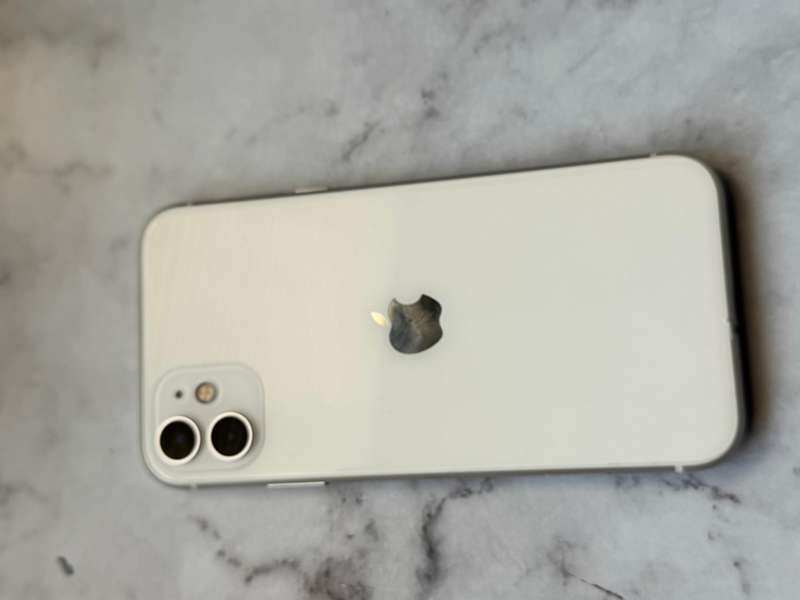Apple iPhone 11 64GB White Pre Owned