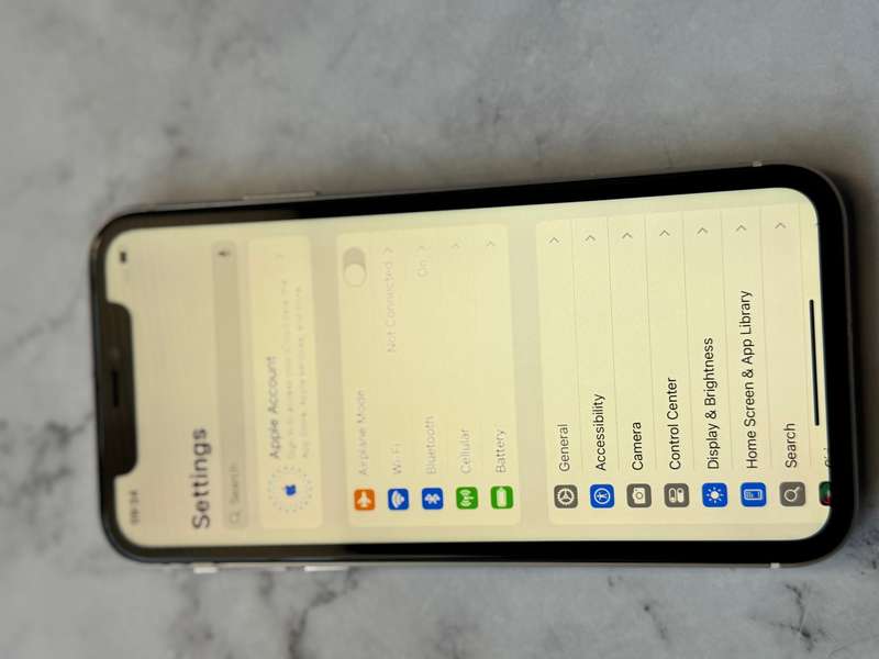 Apple iPhone 11 64GB White Pre Owned