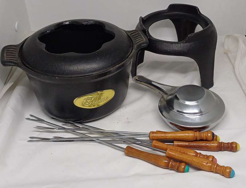 Cast iron fondue set