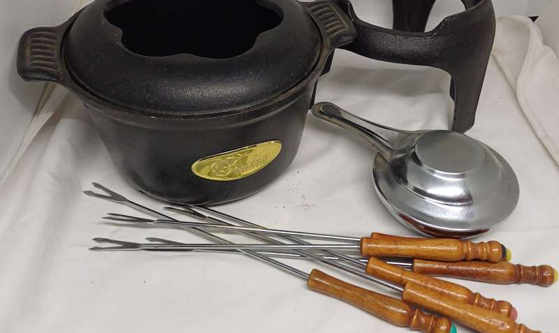 Cast iron fondue set