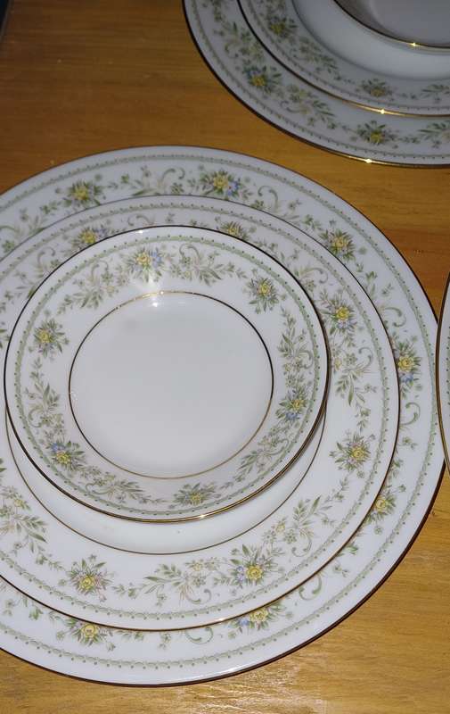 NORITAKE Green Hill