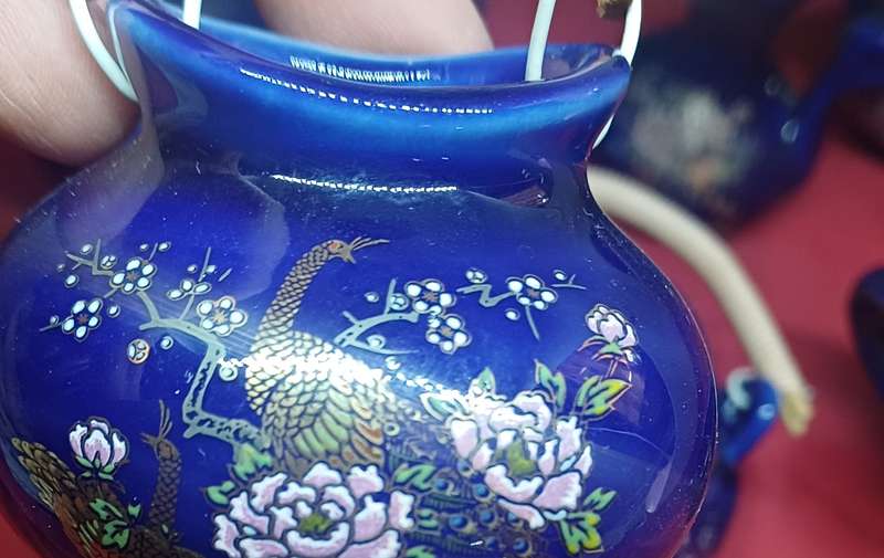 Blue little vases, teapot