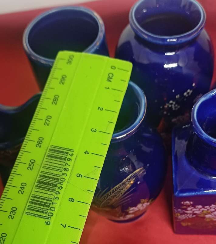 Blue little vases, teapot