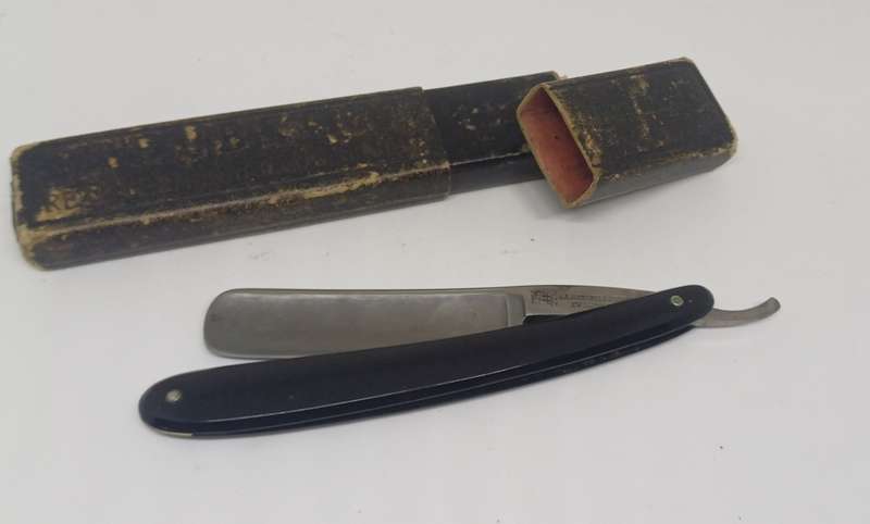 Old Barber hand razor-solingen in original case