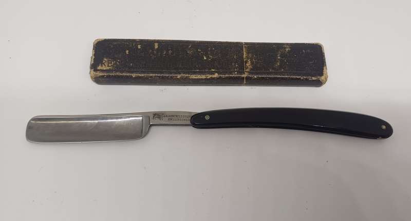 Old Barber hand razor-solingen in original case