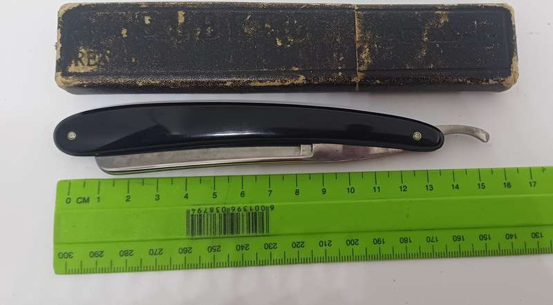 Old Barber hand razor-solingen in original case