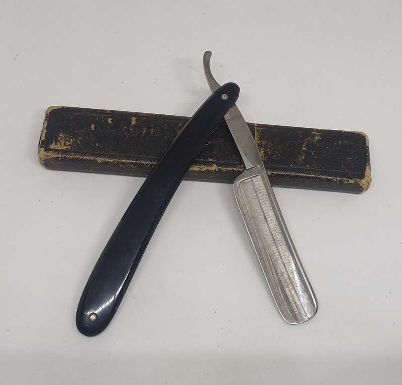 Old Barber hand razor-solingen in original case