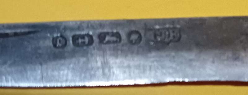 Hallmarked sterling silver fruit knive with mother of pearl