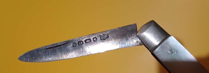 Hallmarked sterling silver fruit knive with mother of pearl