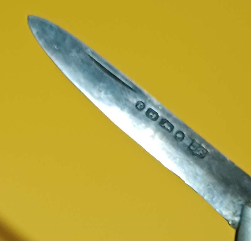 Hallmarked sterling silver fruit knive with mother of pearl