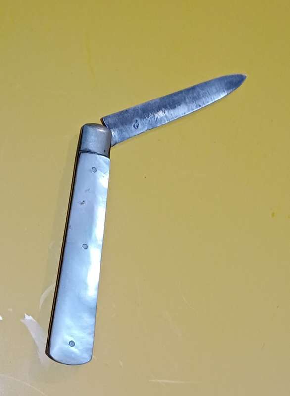 Hallmarked sterling silver fruit knive with mother of pearl
