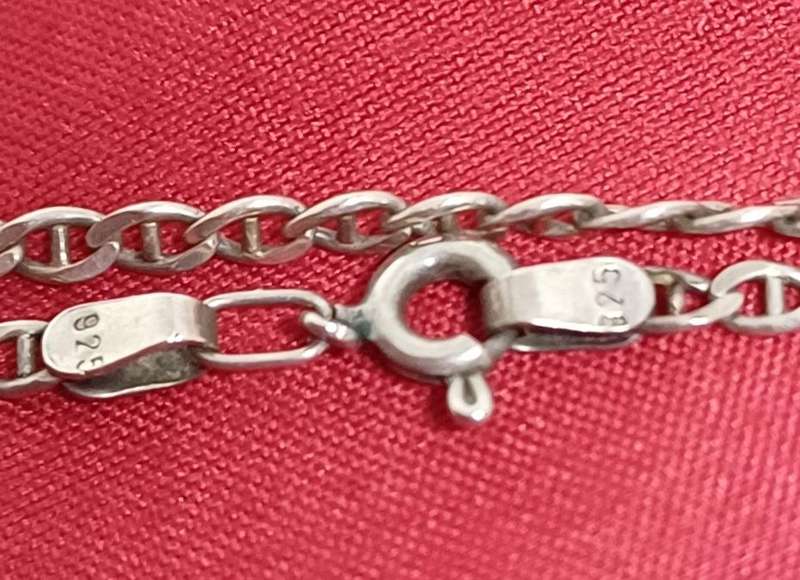 Silver locket 925  locket and chain 12g