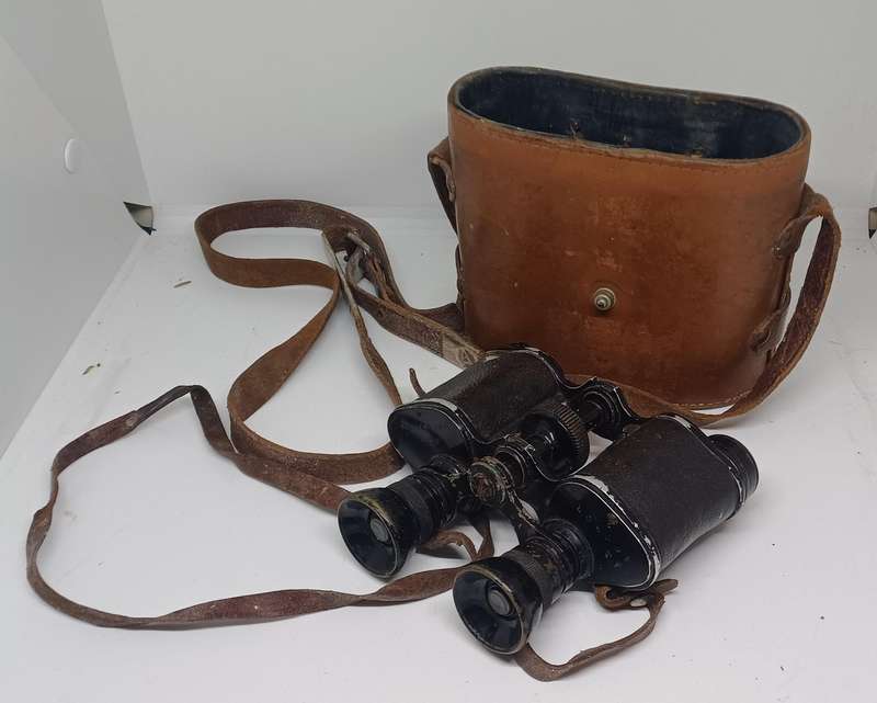 D.E.R.A.L.A.M.A.R.C.H  Paris  Binoculars
