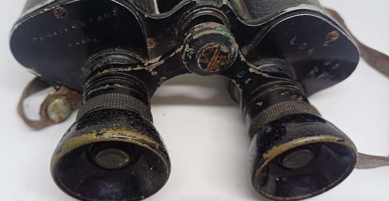D.E.R.A.L.A.M.A.R.C.H  Paris  Binoculars