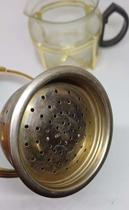 Pull up tea maker