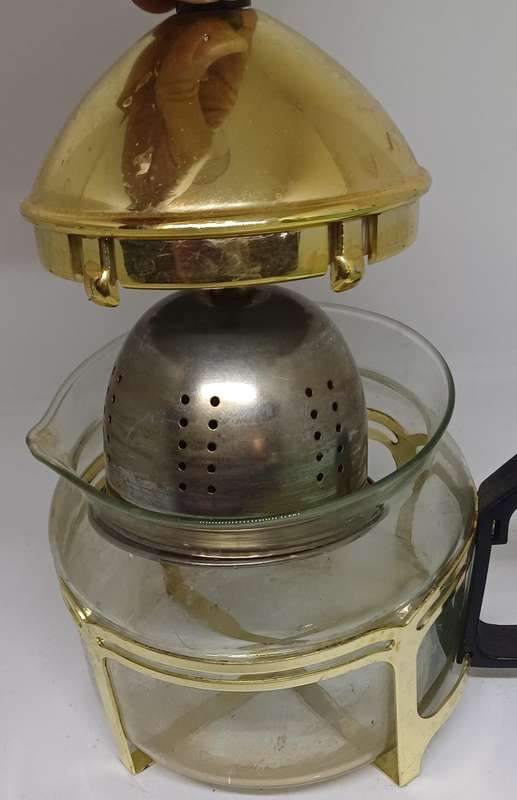 Pull up tea maker