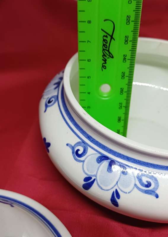 Delft Blue jar with lid