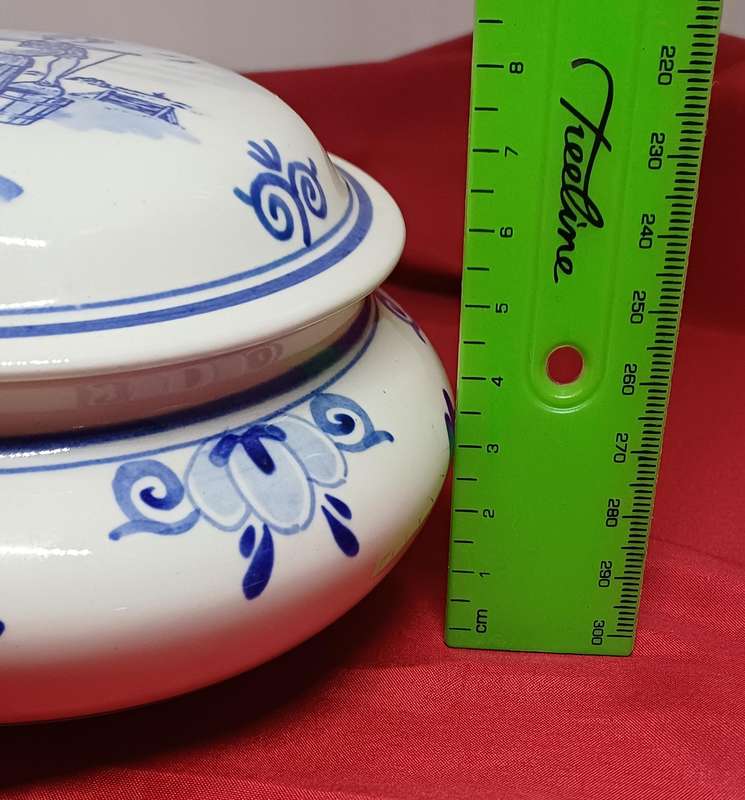 Delft Blue jar with lid