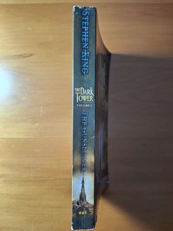 The Gunslinger (The Dark Tower, #1) by Stephen King