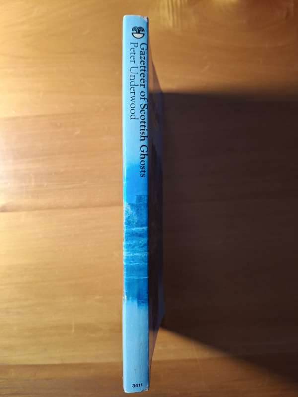 Gazetteer of Scottish Ghosts by Peter Underwood