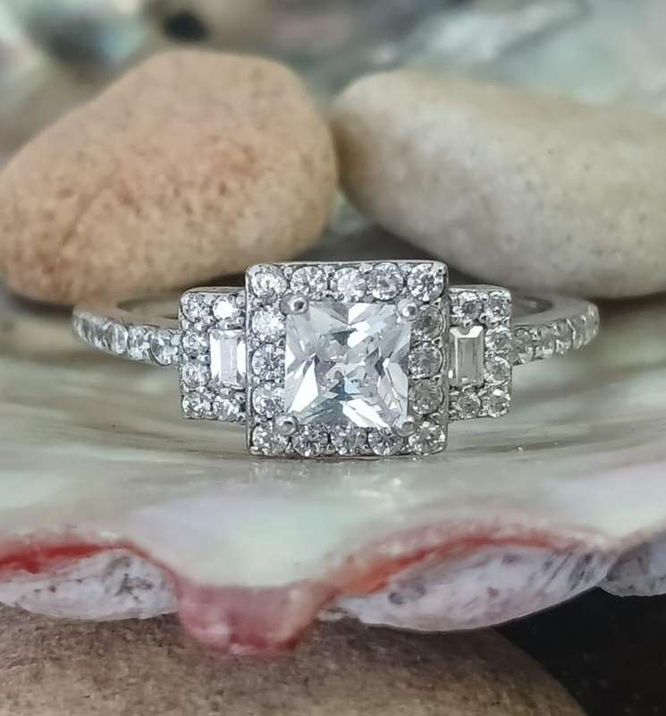 Pretty .925 Sterling Silver Princess Halo Scroll Ring
