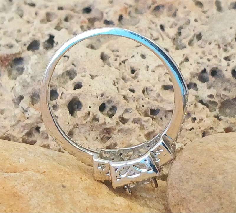 Pretty .925 Sterling Silver Princess Halo Scroll Ring