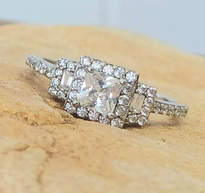 Pretty .925 Sterling Silver Princess Halo Scroll Ring